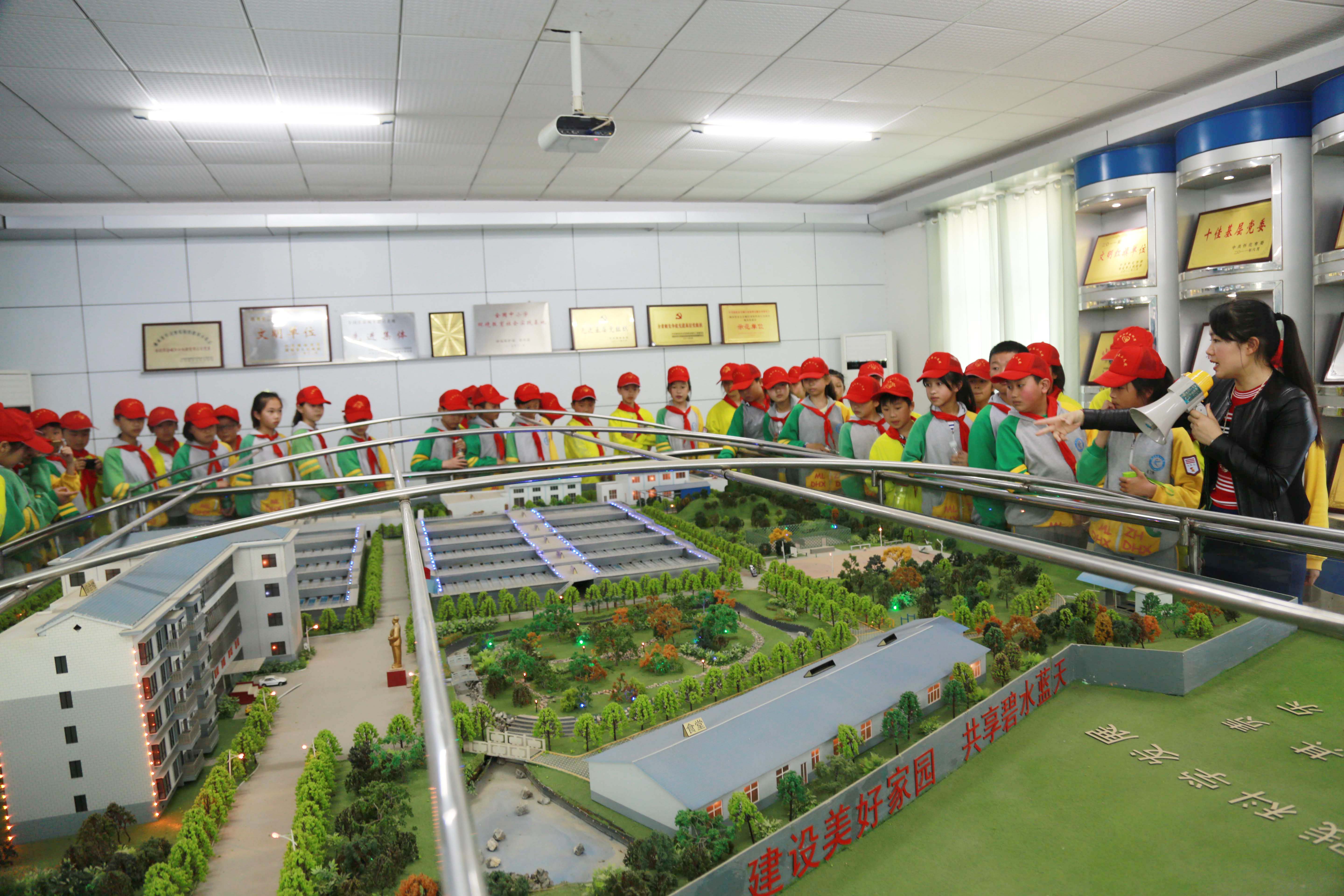 城管进校园 宏宇小学参观市污水处理有限爱游戏（ayx）中国官方网页-AYX SPORTS.jpg